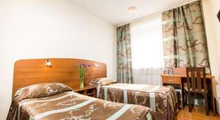 Гостиница Саквояж Петрозаводск Двухместный номер с 2 отдельными кроватями и ванной комнатой-1